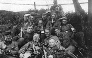 Немецкие солдаты празднуют преждевременную победу 
