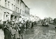 Население Вязьмы освобожденной от гитлеровцев, приветствуют советские войска, вступившие в город   
13 февраля  1943 г.
Место съемки: Западный фронт